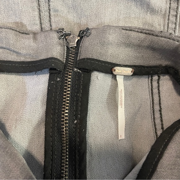 Free People Light Grey Washed / Faded Black Modern Femme Denim Skirt Size 0 - Picture 9 of 12